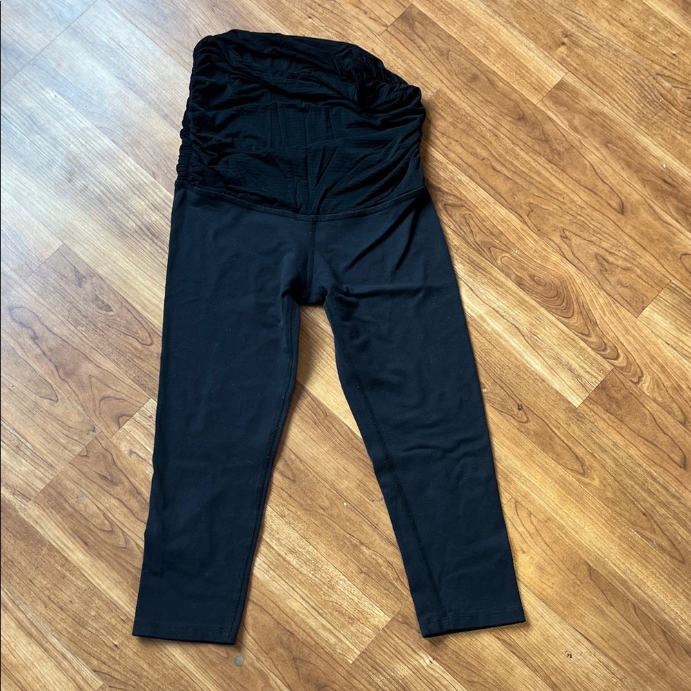 Beyond the Bump Black maternity capri Leggings